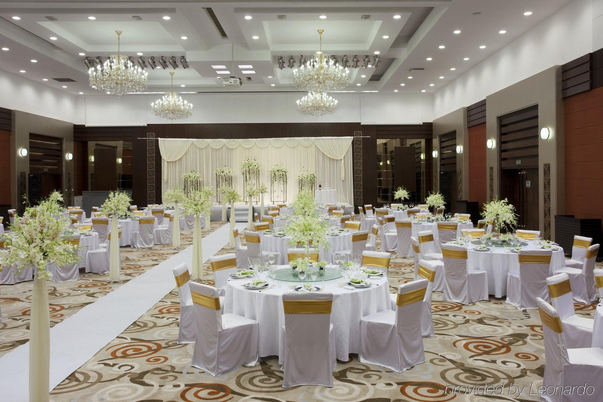 Holiday Inn Central Plaza Beijing Restaurant photo